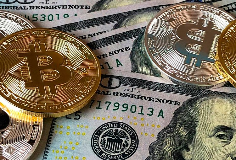 El Salvador se convirtió en septiembre de 2021 en el primer país del mundo en adoptar el bitcóin como moneda de curso legal.