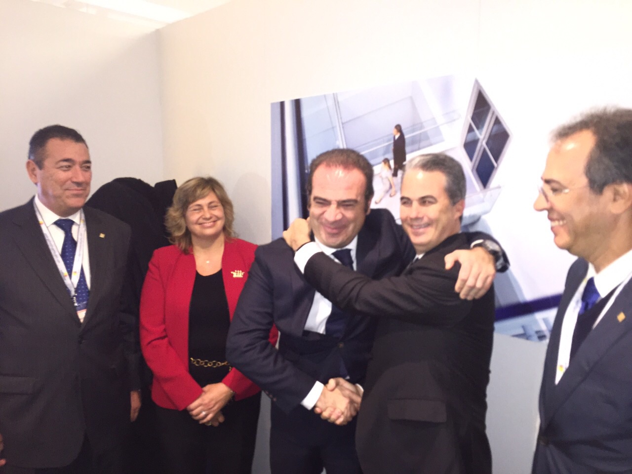 Juan Manuel Martín de Oliva, Vicepresidente Área Negocios Turísticos del Banco Popular Dominicano; Catalina Ramis, Vicepresidente de Finanzas de Meliá Hotels Internationals; Gabriel Escarrer Jaume, Vicepresidente y Consejero Delegado de Meliá Hotels Internationals; René Grullón F., Vicepresidente Ejecutivo de Negocios Empresariales y Banca de Inversión.