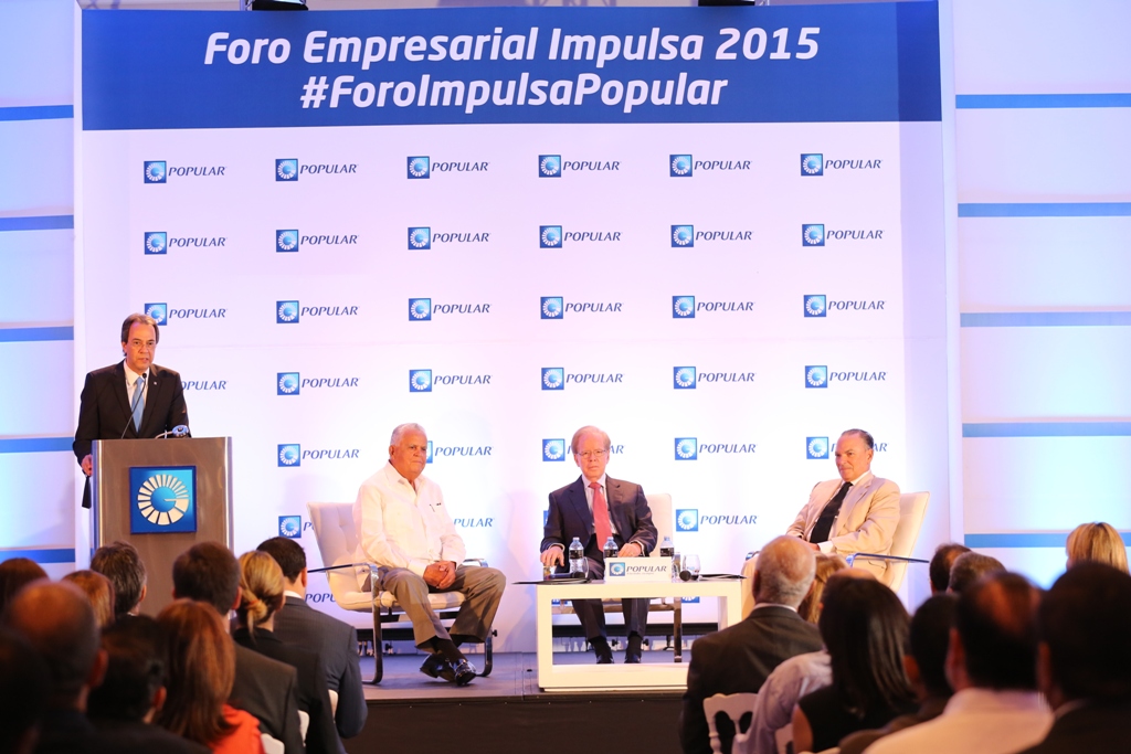 José Mármol, vicepresidente de Comunicaciones del Grupo Popular, durante la presentación de los expositores del Foro Impulsa Popular 2015, Frank Rainieri, Rafael Bisonó y José Luis (Pepín) Corripio.