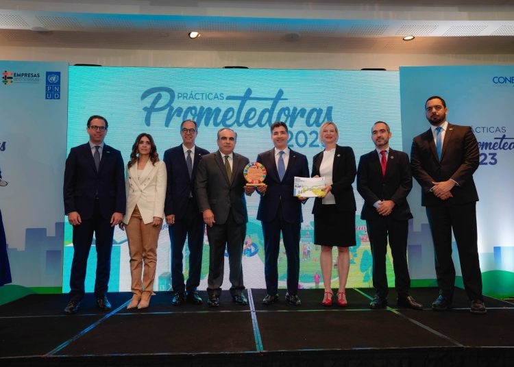 César Dargam, Juana Barceló, José Mármol, Celso Juan Marranzini, Christopher Paniagua, Inka Mattila, Xavier Hernández y Faustino Polanco. - Fuente externa.
