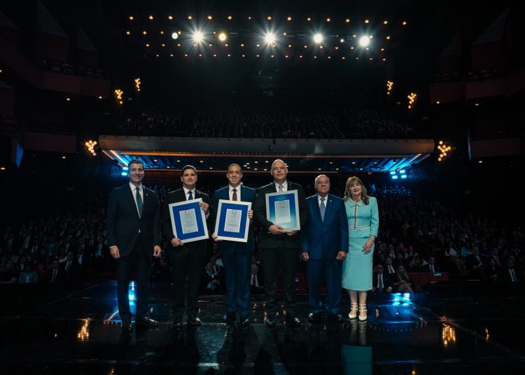 Christopher Paniagua, Constantino
Fernández, Fupredo de Óleo, José Peralta, Manuel E. Jiménez F. y Antonia Antón de Hernández.
