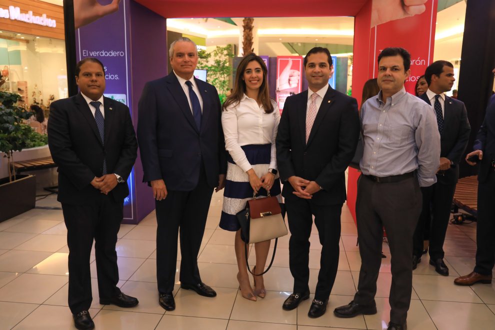 banco popular pedro díaz cabral, luis espínola, claudia finke, robison bou y carlos cantisano.