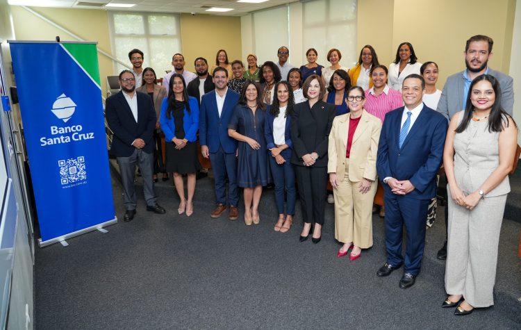 Banco Santa Cruz afirma que capacitación fortaleció competencias de comunicadores para integrar  IA de forma ética, crítica y estratégica en el ejercicio periodístico.