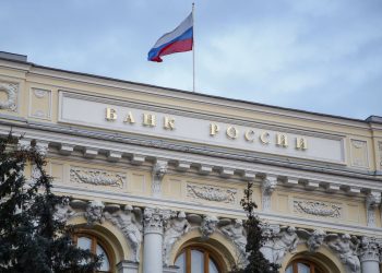 "La tensión del mercado laboral continúa aumentando", advierte el Banco de Rusia, después de que el desempleo haya caído a un nuevo mínimo histórico.