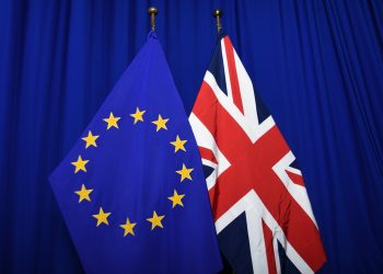 Bandera de la Unión Europea y Reino Unido