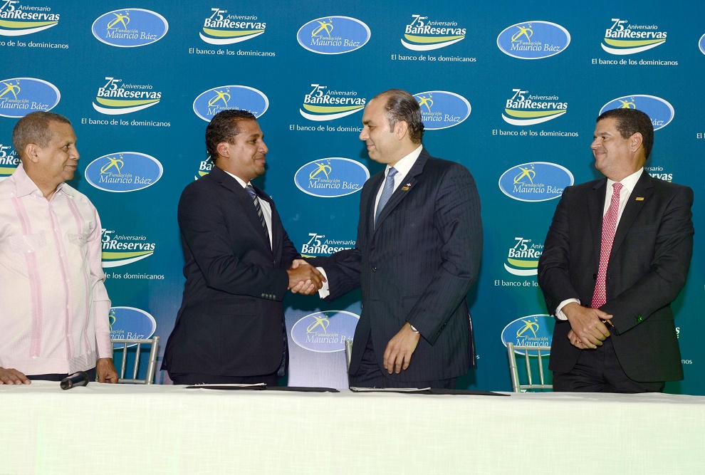 banreservas mauricio báez