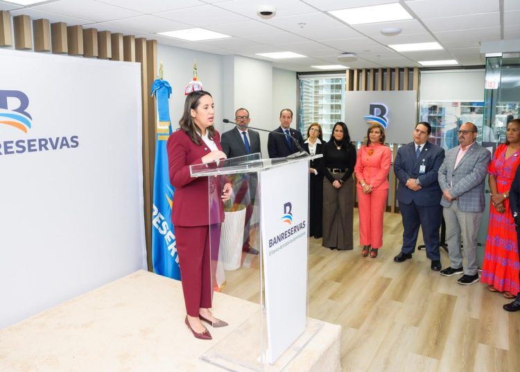 Banreservas oferta soluciones financieras para los compatriotas residentes en el exterior.