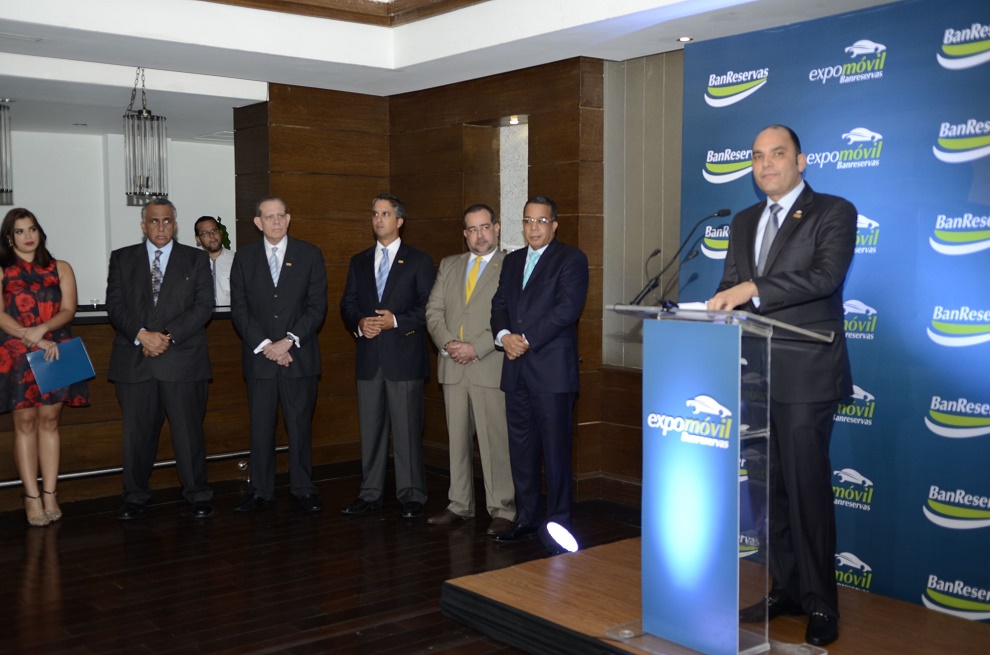 El administrador del BanReservas, Enrique Ramírez, dejó abierta la Expomóvil 2015.