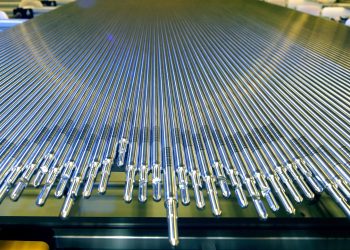 El uranio es el principal combustible de las centrales nucleares y, normalmente, se extrae de la tierra - Fuente externa.