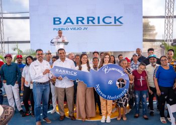 El acto inaugural contó con la presencia de autoridades locales, entre ellas la Gobernadora de la Provincia Sánchez Ramírez, Cristina Rodríguez; la presidenta de la empresa, Juana Barceló y el gerente general de Barrick Pueblo Viejo, Isaac Luciano.