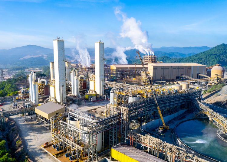 La presa almacenará sedimentos inertes como arena y arcilla, mientras el agua clarificada se reutiliza en el proceso.