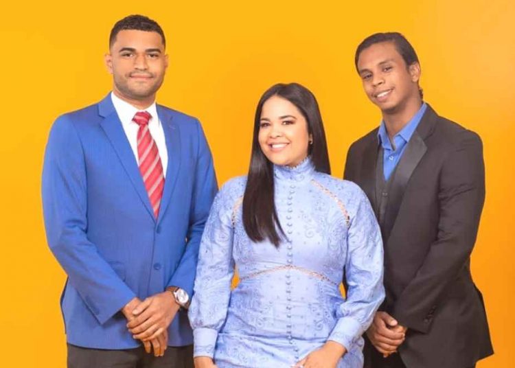 Jheiron Medrano, Emadin Guaba y Samuel Quezada, directivos de la Biblioteca Banileja.