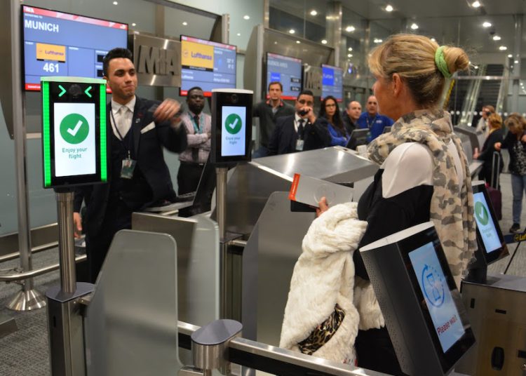 Esta medida aplicaría a los ciudadanos que ingresan a EE.UU. bajo el Sistema Electrónico de Autorización de Viaje.