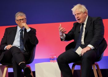 Boris Johnson y Bill Gates
