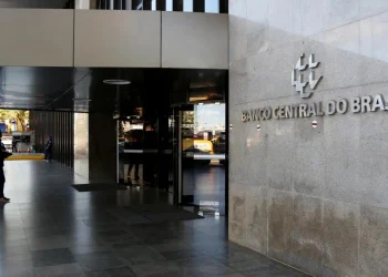 El Banco Central sostuvo que "permanecen la gran incertidumbre sobre el ritmo de desinflación y de desaceleración de la actividad económica" en Estados Unidos.