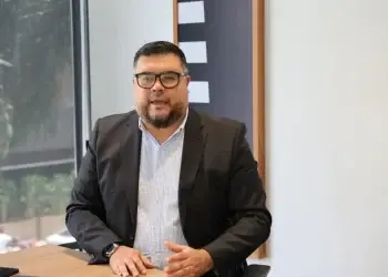 Uno de los retos, según Bruno Moris Vera, es asegurar que esa experiencia laboral esté anclada en principios de equidad. FOTO / Ronny Cruz.