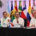 Jochi Vicente, ministro de Hacienda; Sergio Díaz-Granados, presidente del CAF, y Luis Abinader, presidente de República Dominicana. - Fuente externa.