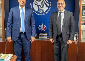 El encuentro se realizó en la sede de la secretaría ejecutiva del Consejo Monetario Centroamericano (Secmca) en San José de Costa Rica.