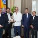 El presidente Luis Abinader recibió la visita de ejecutivos de Anheuser-Busch InBev, empresa productora de la cerveza Corona.