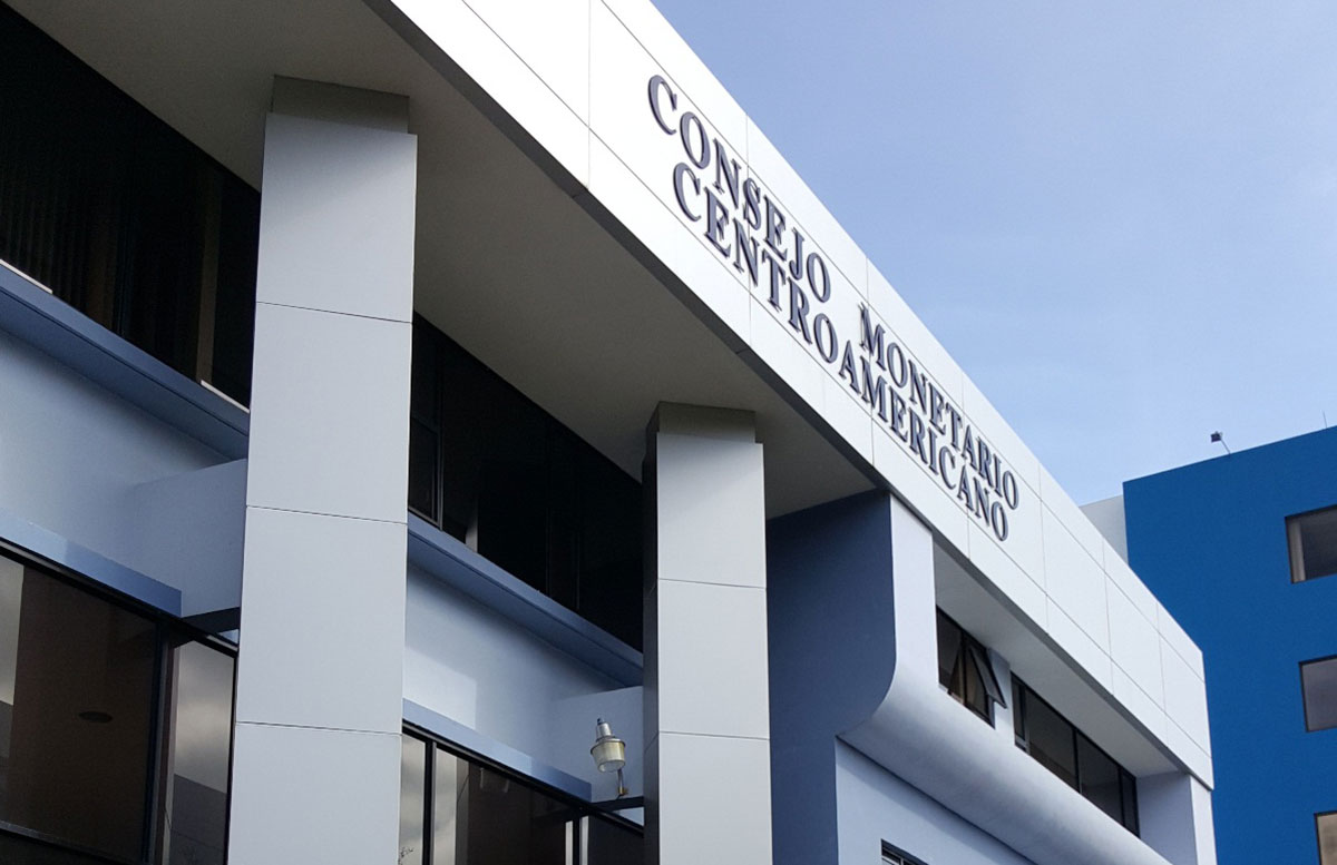 cmca banca extranjera centroamerica