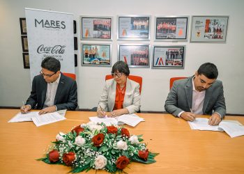 Juan Amell, director de Asuntos Públicos Corporativos de Bepensa Dominicana; Mercedes Coronado, presidenta Unión Dominicana de Instituciones Educativas Privadas (UDIEP), y Santiago Carrasco, gerente general de República Dominicana & Haití de la Compañía Coca-Cola.