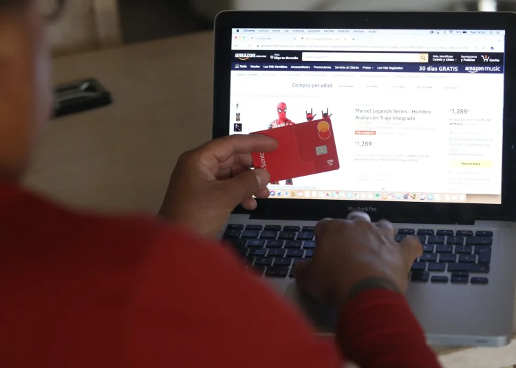 El 84% de las compras en línea se realiza desde smartphones, lo que eleva las expectativas de inmediatez y conveniencia.