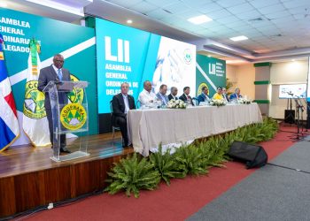 Presidente del Consejo de Administración de la Cooperativa Nacional de Servicios Múltiples de los Maestros (Coopnama), profesor Octavio Bremón. Fuente externa.