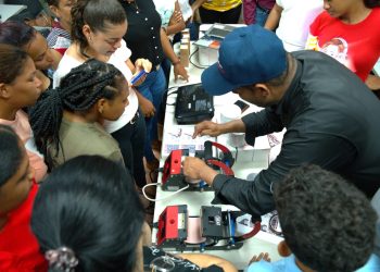 La entidad gubernamental dijo que más de 300 jóvenes se beneficiaron directamente de las siete actividades formativas ofrecidas dentro del programa Impacto Workshop.