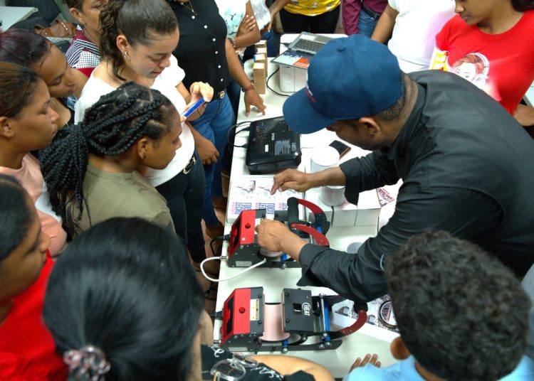 La entidad gubernamental dijo que más de 300 jóvenes se beneficiaron directamente de las siete actividades formativas ofrecidas dentro del programa Impacto Workshop.