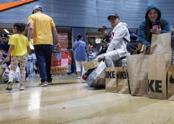 Los compradores estadonunidenses gastarán hoy un 6.3% más en términos interanuales, según estima la firma Adobe Analytics.