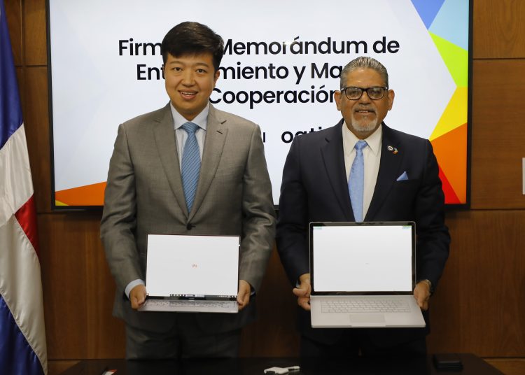 Cai Yifan y Pedro Quezada.