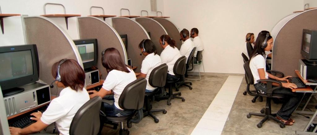 Los jóvenes que opten por un empleo en los call centers deben tener dominio del idioma inglés.