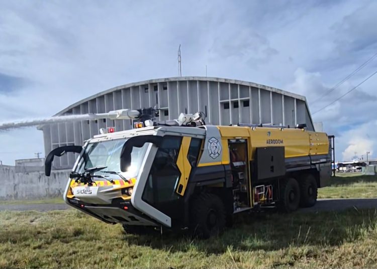 Los vehículos Sides Sentinel 6x6 son unidades especializadas con tracción integral en sus seis ruedas (6WD o 6×6), diseñadas para la lucha contra incendios en aeronaves.- Fuente externa.