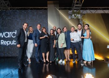 La campaña “Al-Pa-Sito” se trabajó en colaboración con la agencia de publicidad Liquid Digital Agency, en la foto junto a ejecutivos del Banco Popular. | Fuente externa.