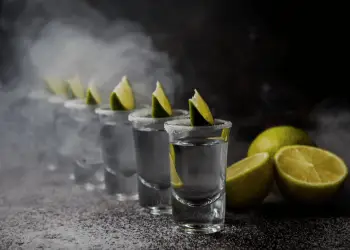 Del total de exportaciones en enero de este año, el 73% correspondió a la categoría tequila 100% de agave.- Fuente externa.