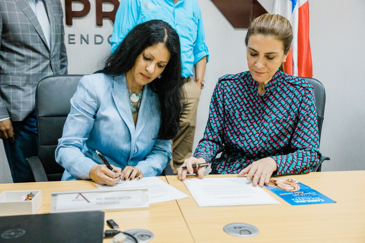 carolina mejia acoprovi