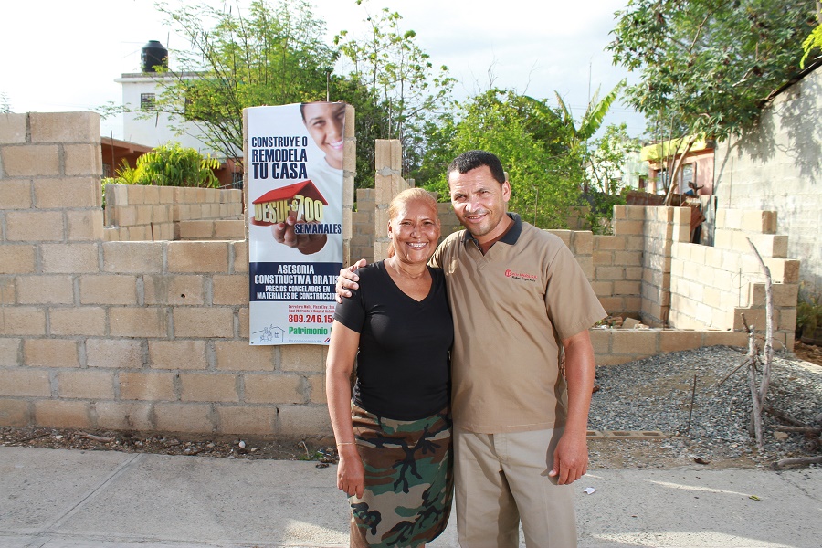 El proyecto Patrimonio Hoy de Cemex asesora a las personas al ayudarle a construir su casa.