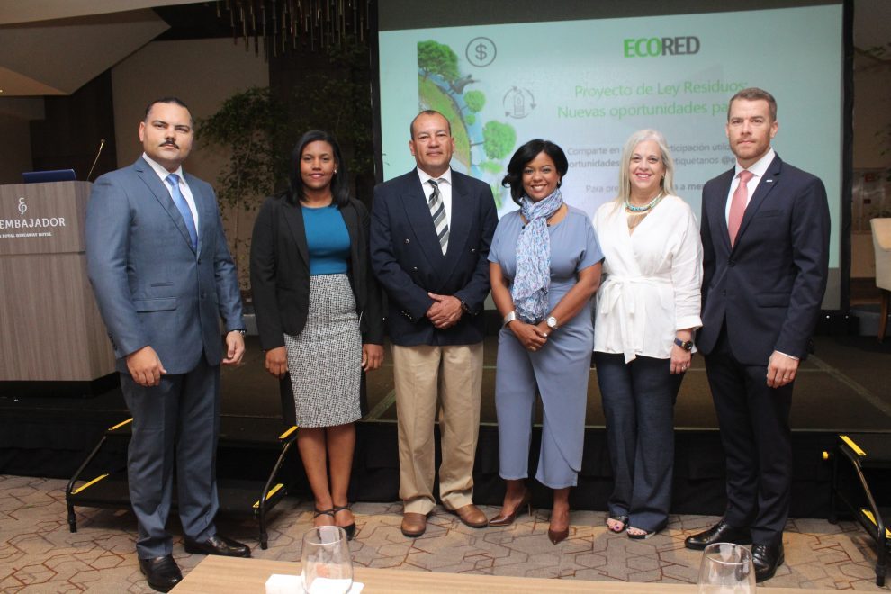 cemex juan gabriel rijo, mariely ponciano, luis gutierrez, dania heredia, waleska miguel y jake kheel.