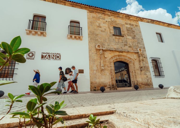 El Centro Cultural Taíno Casa del Cordón, ubicado en la Ciudad Colonial, ha desplegado una programación que articula la promoción cultural con una firme apuesta por la formación educativa.