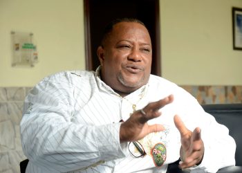 John García, chófer de carro fúnebre. 
Lésther Álvarez