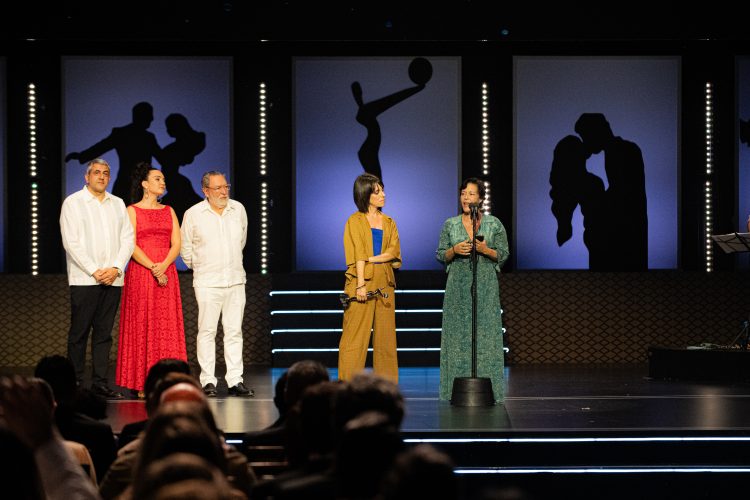 La película "20,000 especies de abejas" ha conseguido ocupar, con cuatro galardones, el segundo lugar entre las más premiadas de la noche. | Premios Platino