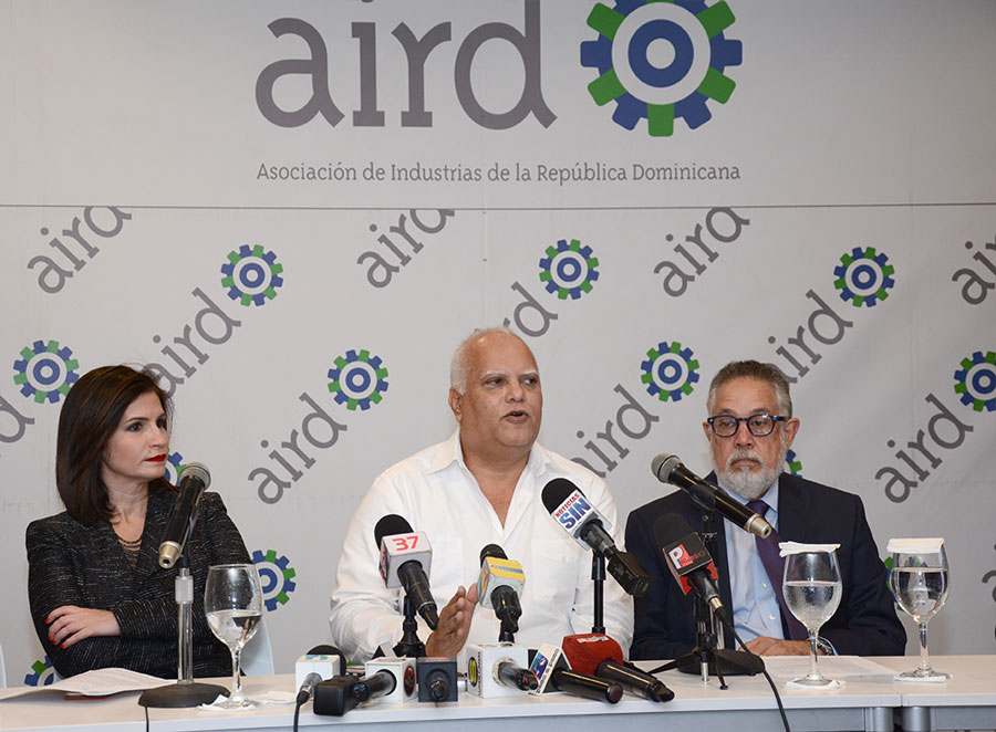 circe almánzar vicepresidenta de la aird issachar burgos presidente codopyme y campos de moya presidente de la aird 2