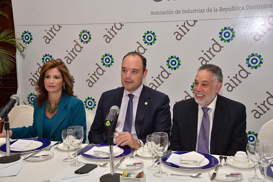 Circe Almanzar, José del Castillo Saviñon y Campos de Moya, durante la reunión de viceministros de Centroamérica sobre el DR-Cafta.