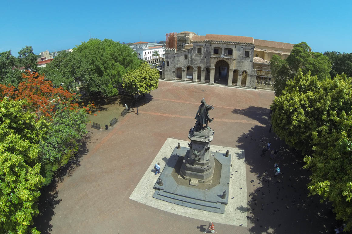 La Ciudad Colonial es visitada por decenas de especies de aves, no solamente palomas.