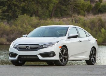Toyota y Honda, ambas de Japón, son las marcas más compradas en la nación caribeña, y representan el 30.2% y el 16.7% del total de automóviles. - Fuente externa.