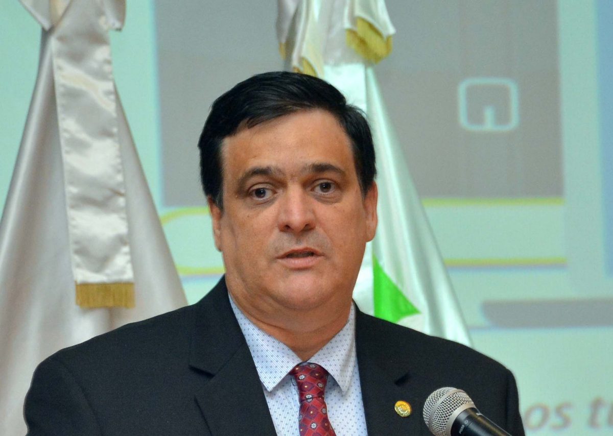 claudio fernández, presidente de la federación de cámaras de comercio, agradece la iniciativa del mic para formalizar a las microempresas.