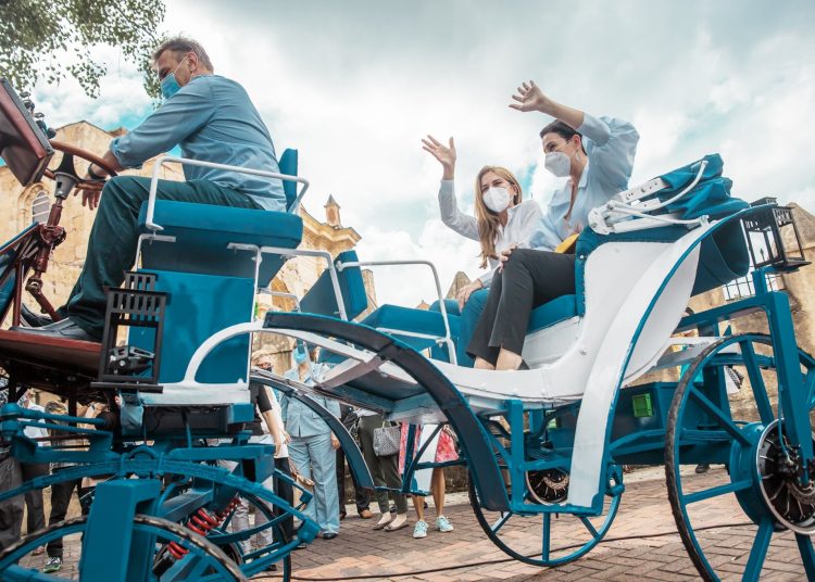 Carolina Mejía y Mónika Infante.