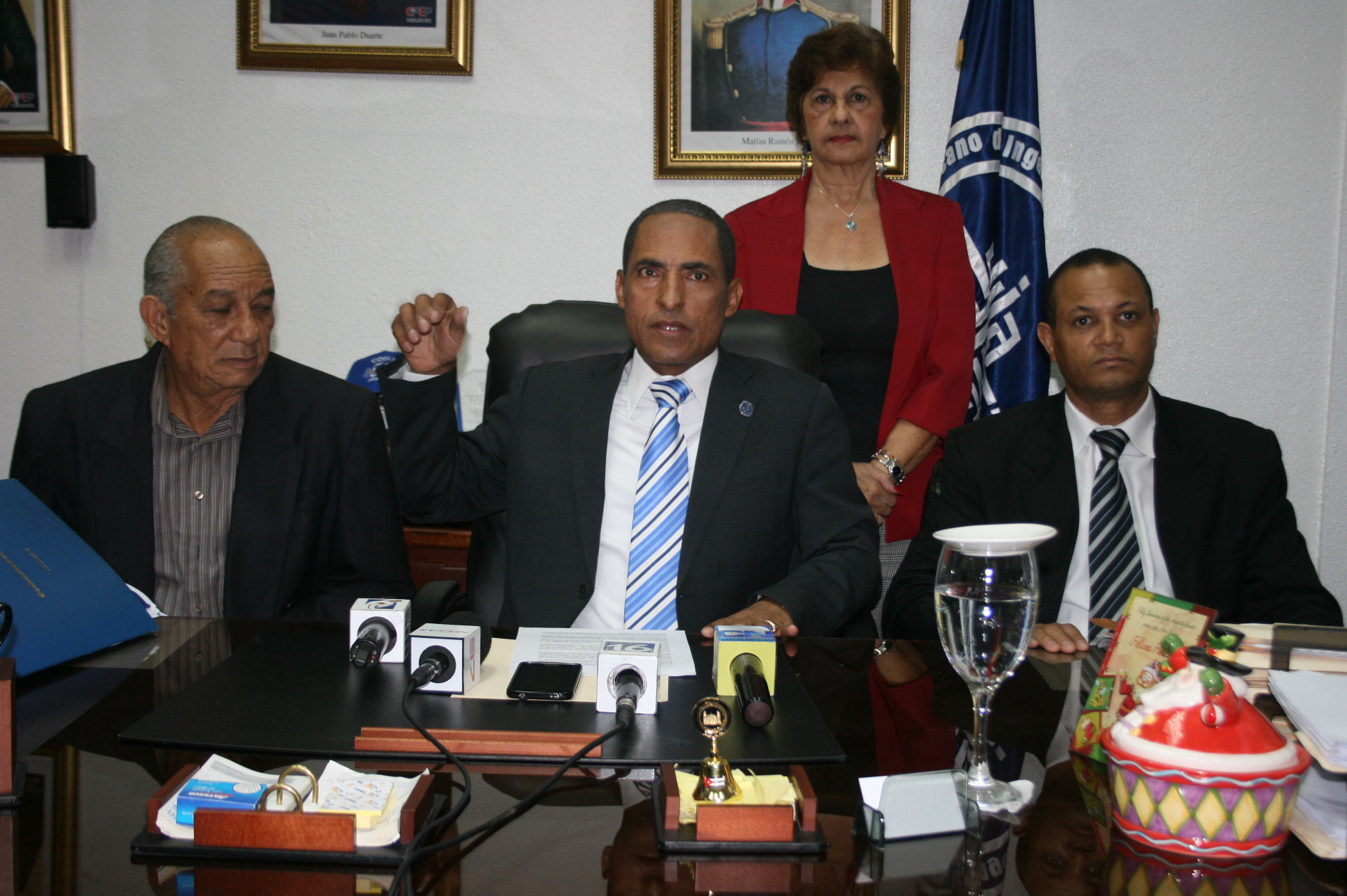 José Espinosa, presidente del Codia, junto a directivos de entidades del área de la construcción.