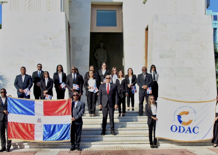 La ofrenda simboliza el reconocimiento del ODAC al sacrificio y la visión de los fundadores de la República.