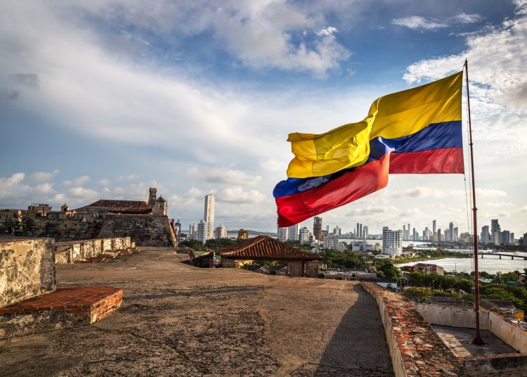 La reducción de los intereses, que estaban en el 13.25% desde abril pasado, era reclamada por el Gobierno y los gremios para reactivar la economía. - Fuente externa.